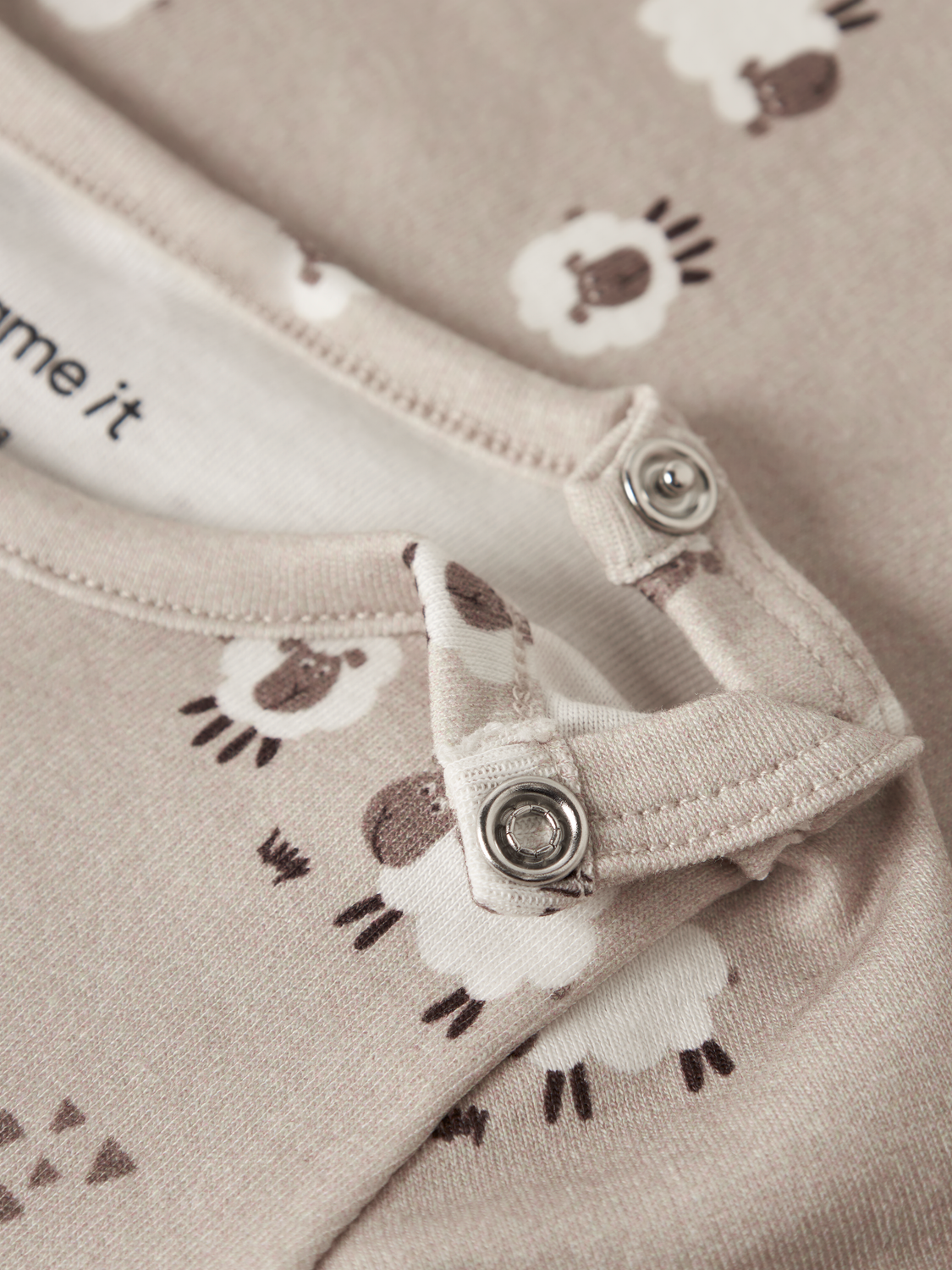 model_shot-front_full